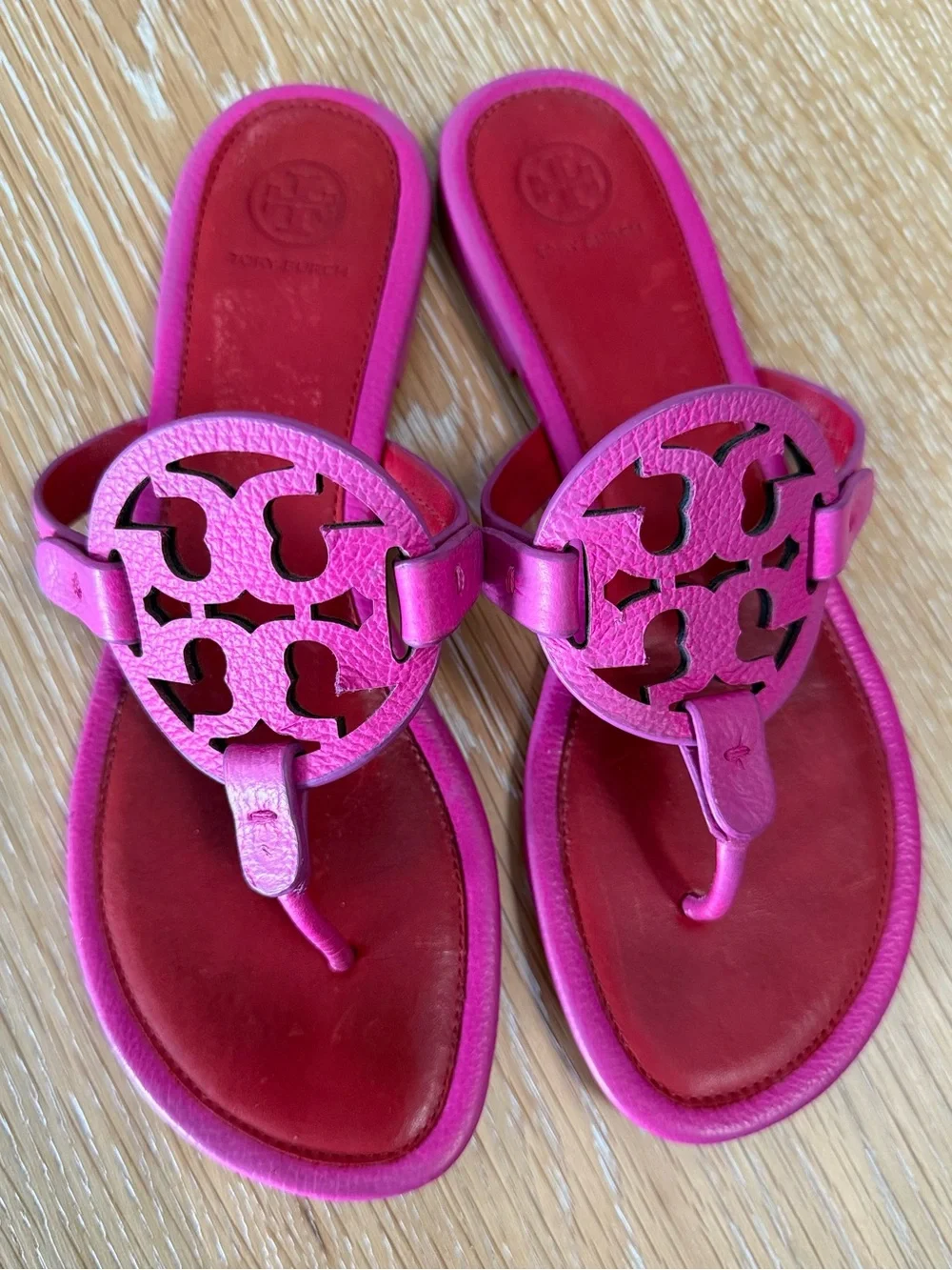 Tory Burch Miller Hot Pink Fuchsia Leather Logo Thong Sandals size 8.5